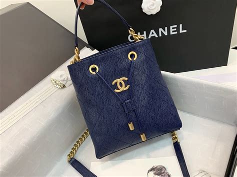 chanel 水桶包 2021|歷久不衰的高貴水桶袋！2021 Chanel 水桶索繩袋推介.